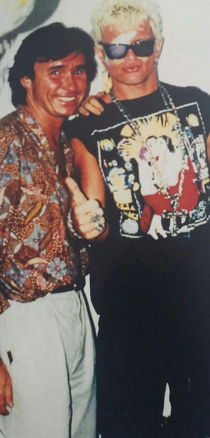 Alfredo Etchegaray con Billy Idol: si bien organizó más de 7000 fiestas, jamás cedió ante las malas tentaciones de la noche