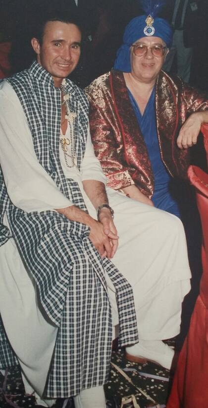 Alfredo Etchegaray junto a Gilberto Scarpa, el empresario brasileño que en los 90 ofrecía fiestas inolvidables en su mansión del barrio Beverly Hills