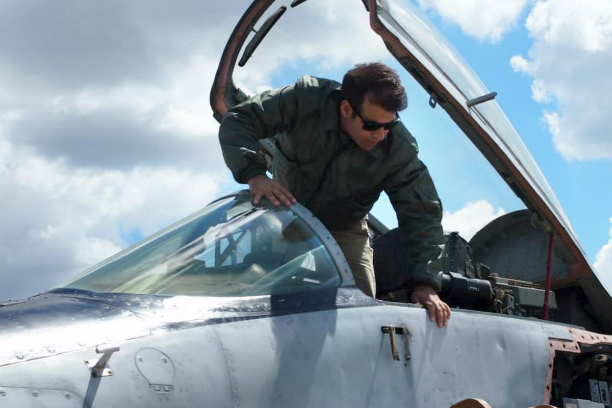Alfredo "Fred" Machado, tomando posición en un Skyhawk A4Q restaurado