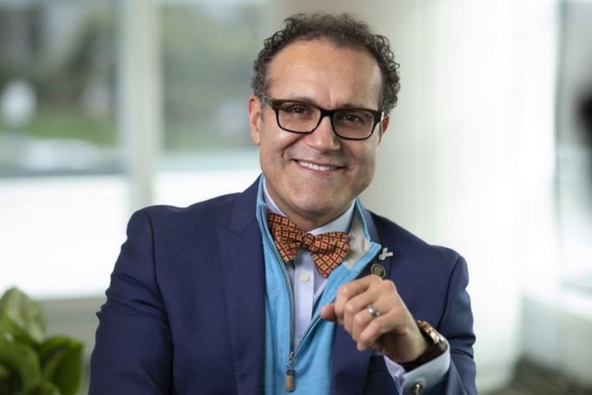 Alfredo Quiñones-Hinojosa es el director de Neurocirugía de uno de los mejores hospitales del mundo