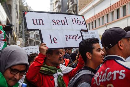 Argelia es el país más extenso del continente africano, tiene 40 millones de habitantes, un Ejército poderoso y reservas de hidrocarburos