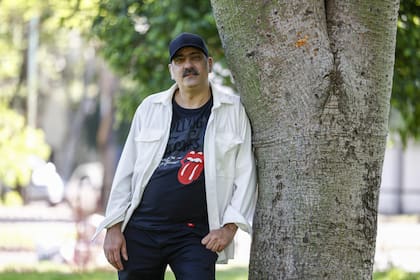 "Algo ganás, pero realmente un actor no puede vivir del teatro independiente", cuenta Matías Alarcón