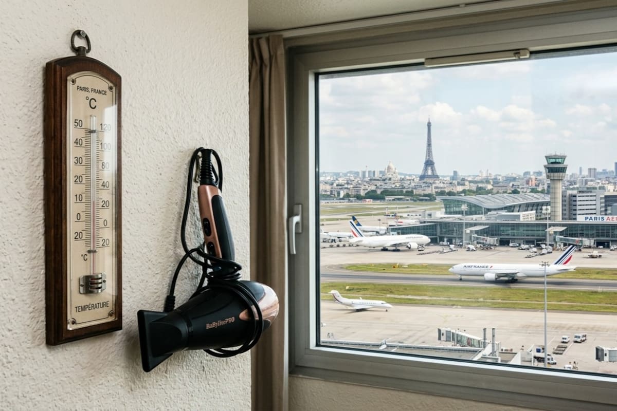 Alguien apostó en Polymarket que abril sería inusualmente caluroso en París; como no sucedió, usó un secador de pelo para calentar el termómetro testigo del aeropuerto de París