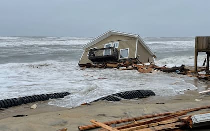 Algunas autoridades locales en Carolina del Norte instaron a evacuar las costas por aumento de la marea