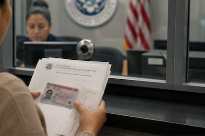 Algunas categorías migratorias deberán cumplir nuevos requisitos para extender su autorización laboral