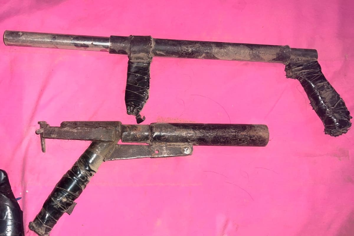 Algunas de las armas tumberas secuestradas en el allanamiento tras liberar a una joven en Córdoba