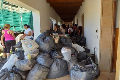 Algunas de las donaciones llevadas por Eduardo y sus amigos