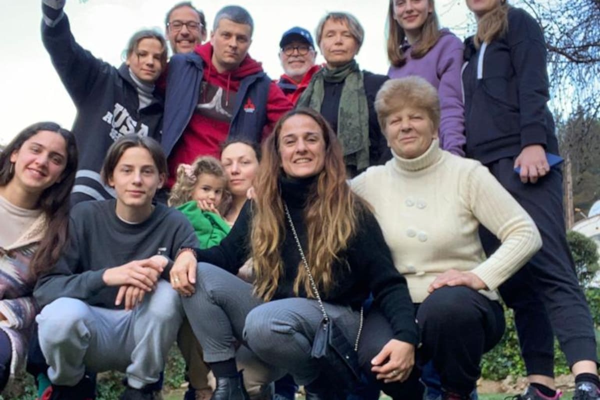 Algunas de las familias que pasaron por la casa, junto a los Di Sisto-Aguirre