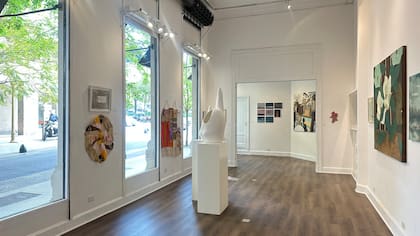 Algunas de las obras que se exhiben hasta el jueves en Galería Azur