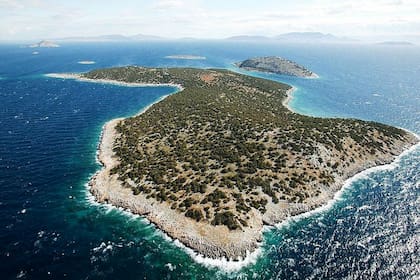 Algunas de las pocas islas privadas griegas aún disponibles combinan naturaleza virgen y cercanía urbana