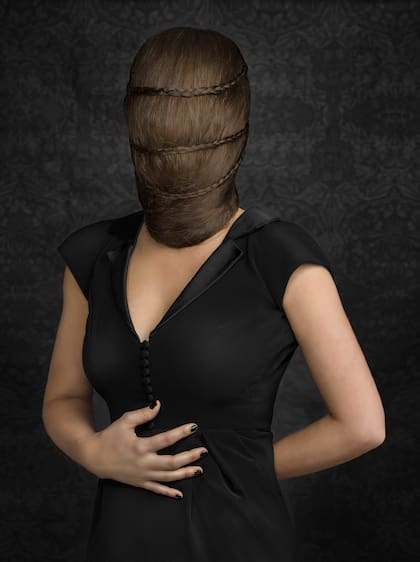 Algunas de las retratadas lucen vestuario diseñado por Pablo Ramírez