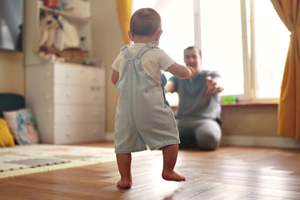 Algunas de las situaciones que más preocupan a los padres primerizos están ligadas al desarrollo físico y emocional del bebé; otras, en cambio, al modelo de crianza que defina la familia