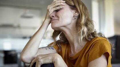 Algunas de las tácticas empleadas por este tipo de estafadores se asemejan a las usadas en casos de violencia doméstica
