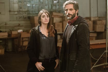 Algunas escenas de las grabaciones de la segunda temporada de El jardín de bronce, con Joaquín Furriel y Julieta Zylberberg, se filmaron en Espacio Balux.