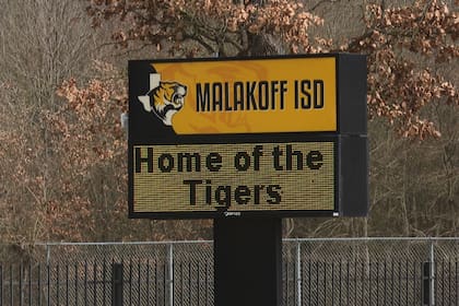 Algunas escuelas en EEUU cancelan fotos de curso tras acusaciones online relacionadas con Epstein