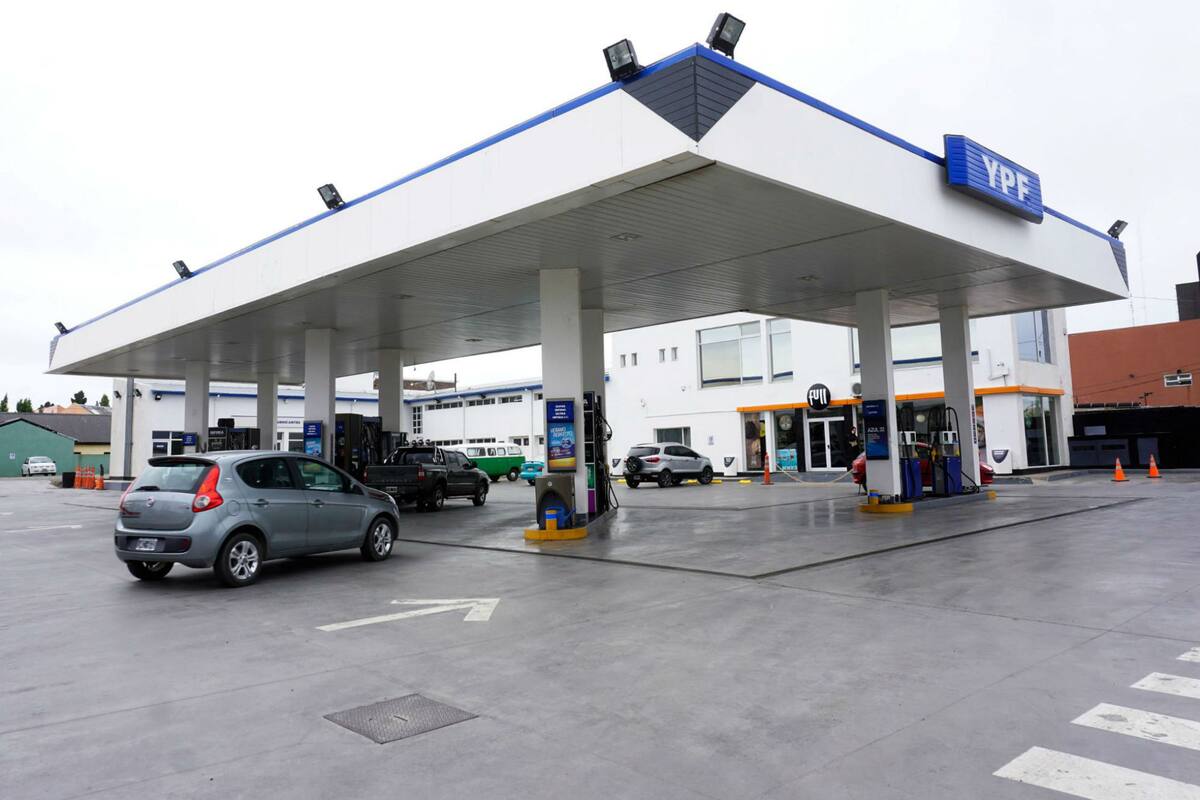 Algunas estaciones de servicio permanecen abiertas pese a la huelga general