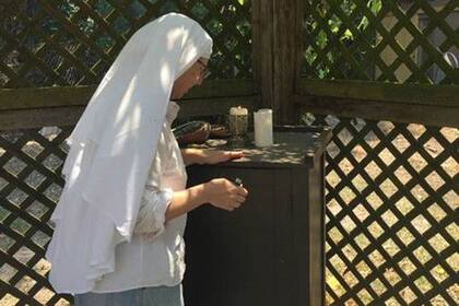 Algunas monjas, como la hermana Kate, consumen aceite de cannabis