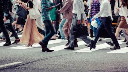 Algunas mutaciones traen ventajas para los individuos. En el caso de los humanos, la pérdida de cola pudo haber cambiado la forma como caminamos