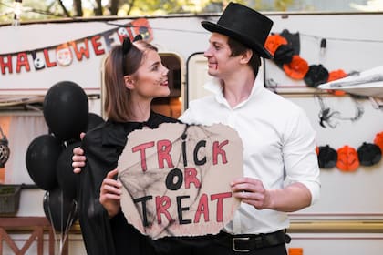 Algunas parejas en Halloween elijen disfraces a juego; estas son algunas ideas