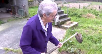 Algunas personas aún trabajan en su huerta orgánica con más de 100 años. Todavía prefieren producir su propio alimento
