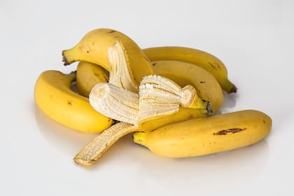 Algunas personas envuelven el tallo de la banana con film para bloquear la emisión del etileno