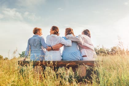 Algunas personas pueden ser más resilientes que otras debido a la genética y otros factores como los determinantes sociales