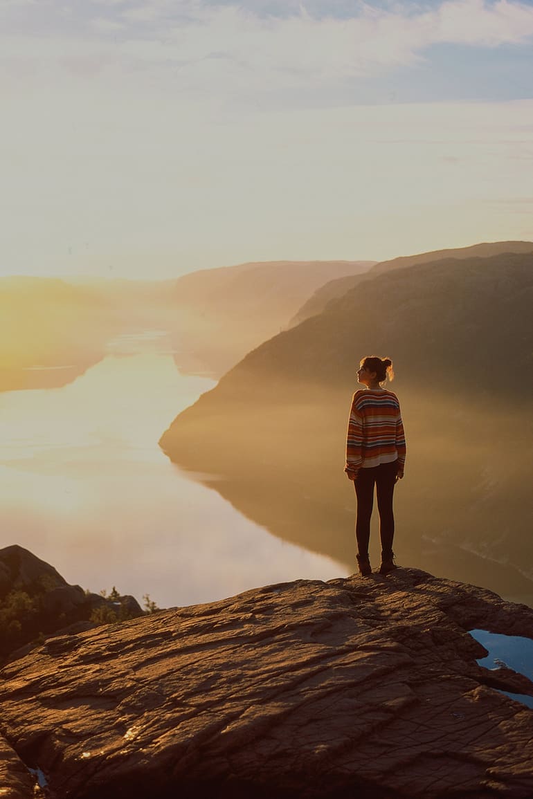 Algunas personas pueden ser más resilientes que otras debido a la genética y otros factores como los determinantes sociales