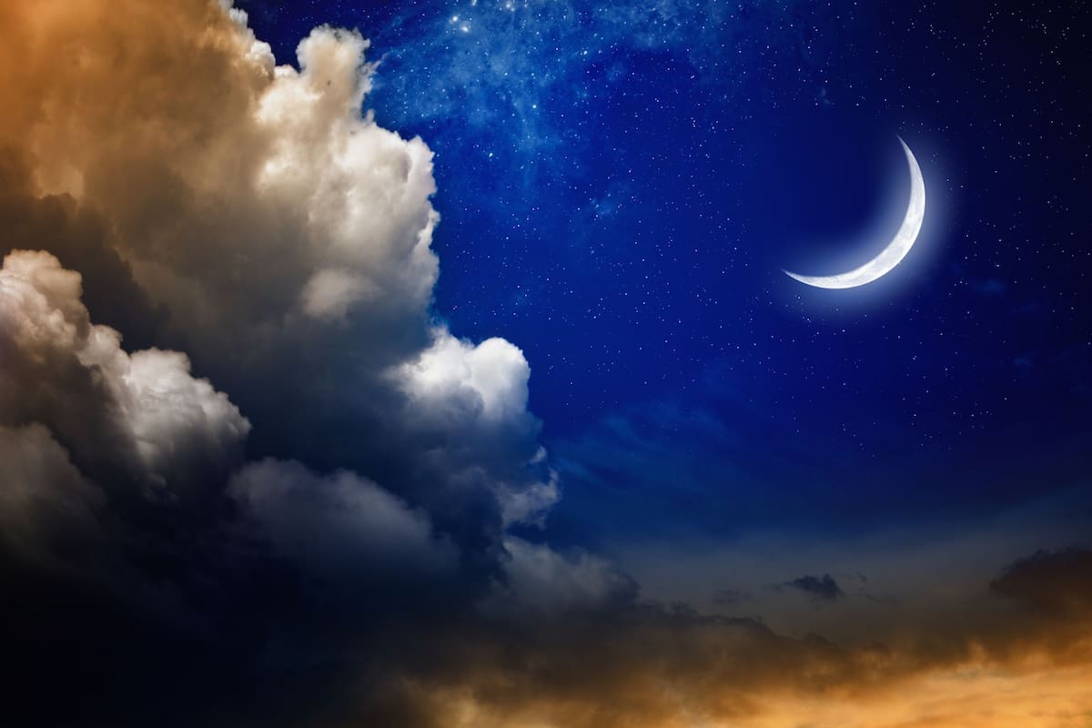 Algunas personas realizan rituales para canalizar la energía de la Luna Nueva