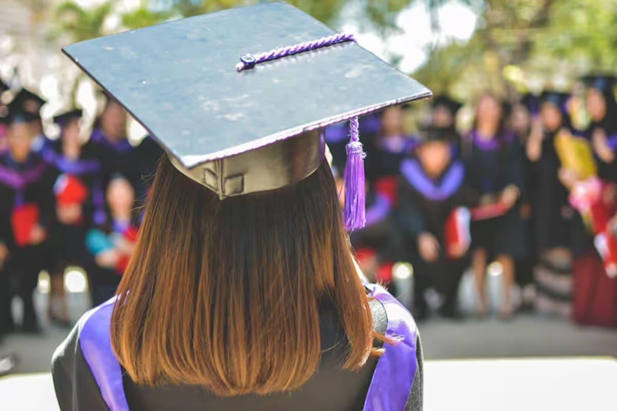 Algunas personas se mudan a Estados Unidos para continuar sus estudios