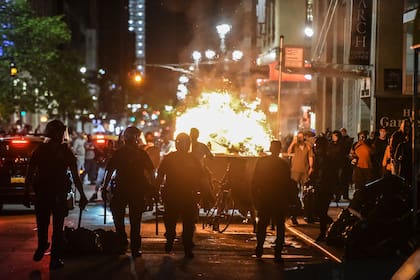 Algunas protestas en Estados Unidos acabaron con escenas violentas y saqueos