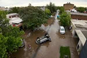 Algunas zonas aun permanecen con agua en algunos barrios de Bahía Blanca