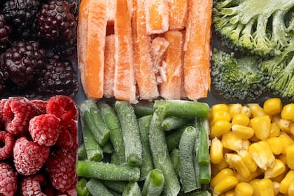 Algunos alimentos se congelan crudos y otros necesitan una cocción previa para pasar al freezer.
