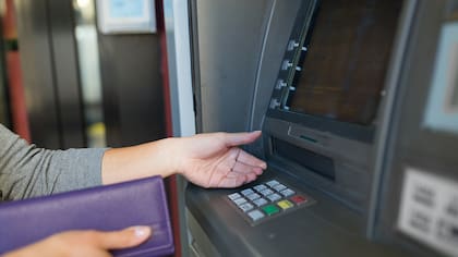 Algunos bancos permiten aumentar el límite de extracción diario de los cajeros automáticos a través de Home Banking