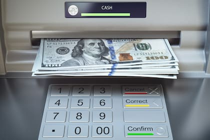 Algunos cajeros automáticos expenden dólares desde cuentas en esta moneda