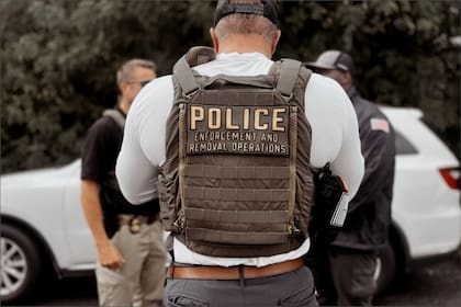 Algunos condados facturaron más de US$21 millones al gobierno federal en los últimos años por la detención de migrantes en sus cárceles