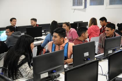 Algunos de los chicos que participaron del programa de capacitación en Digital House