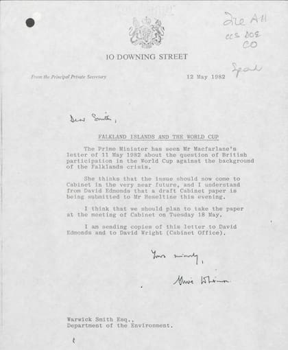 Algunos de los documentos secretos a través de los cuales la primer ministro Margaret Tatcher y su gabinete debatieron la posibilidad de retirar a las tres selecciones británicas (Inglaterra, Escocia e Irlanda del Norte) del Mundial de España 1982