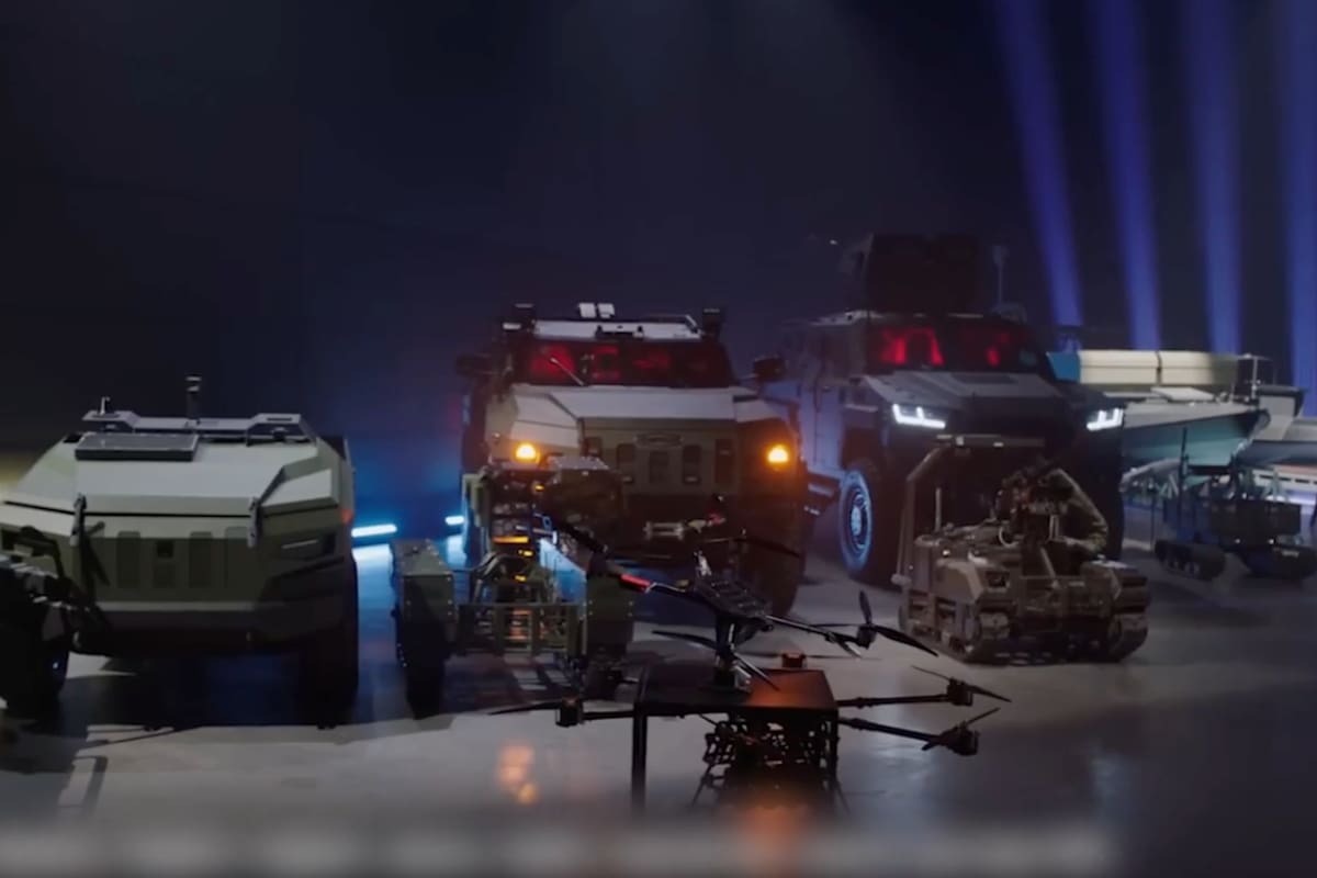 Algunos de los drones, robots y camionetas usados por Ucrania en la guerra contra Rusia.