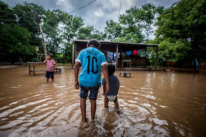 Algunos de los evacuados de Santa Victoria Este, Salta