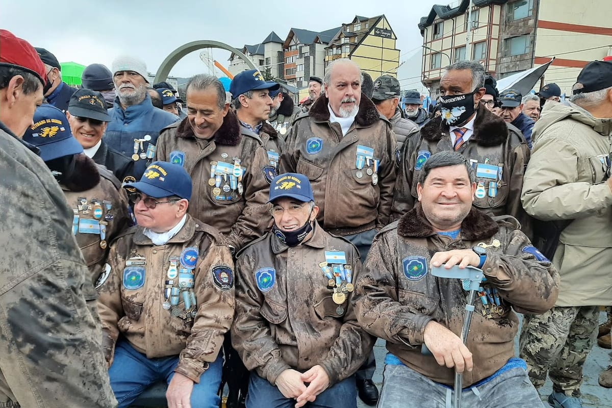 Algunos de los excombatientes que se reunieron en Ushuaia en la previa del partido contra Inglaterra