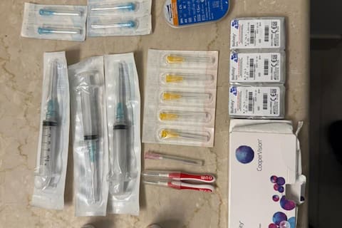 Algunos de los medicamentos secuestrados en un departamento de la calle Juncal