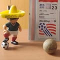 Es coleccionista de objetos de mundiales pero este año no pudo viajar a Estados Unidos