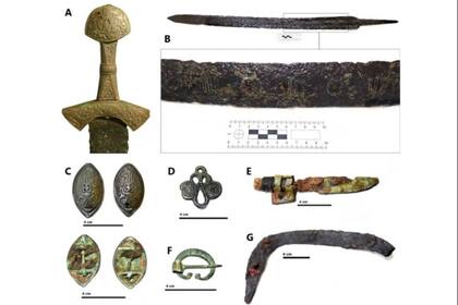 ALgunos de los objetos hallados en la tumba de Suontaka