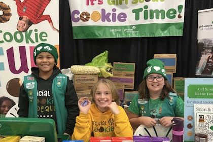 Algunos de los sabores más queridos del programa Girl Scout Cookie, como Toast-Yay! y Girl Scout S’mores, serán discontinuados al final de la temporada (gsmidtn.org)