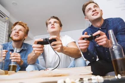 Algunos desarrolladores independientes han creado aplicaciones y modificaciones que facilitan a las personas con problemas visuales el poder jugar videojuegos.