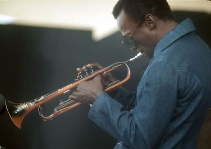 Algunos estudios muestran que la improvisación musical también disminuye la actividad en el lóbulo frontal del cerebro.