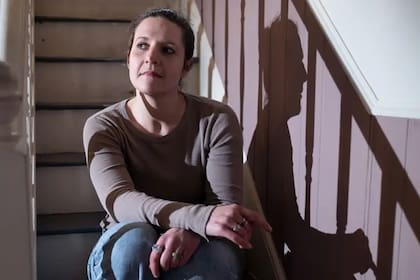 "Algunos hombres no me miraban a los ojos y otros ni siquiera me hablaban. Es como si... yo no existiera", dice Ruth