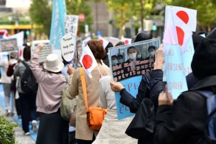 Algunos japoneses conservadores que no creen que Komuro sea una pareja digna de la sobrina de un emperador