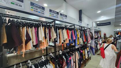 Algunos outlets operan con un sistema de precios ordenado por color