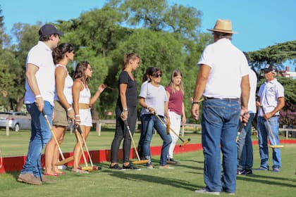 Algunos participantes durante la primera etapa; aprender el golpe y la técnica